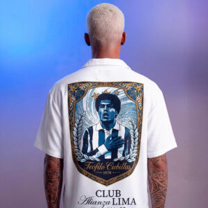 inicio persona posando cubillas atras