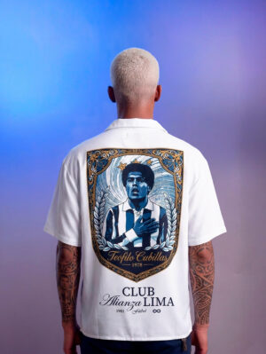 inicio persona posando cubillas atras